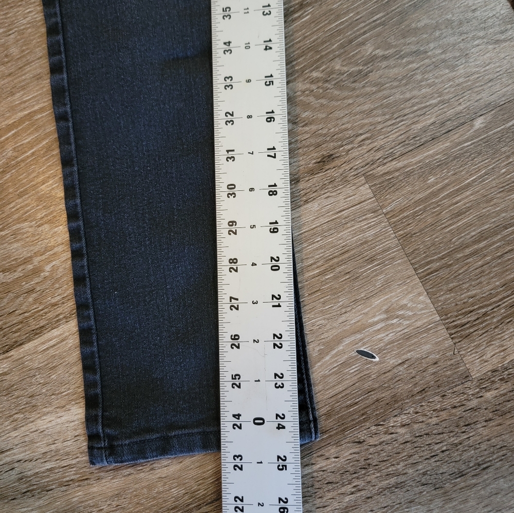 LEVIS Size 0/25 Black  Demi Curve Jeans Modern slim leg clasic rise  good condit - Picture 4 of 11